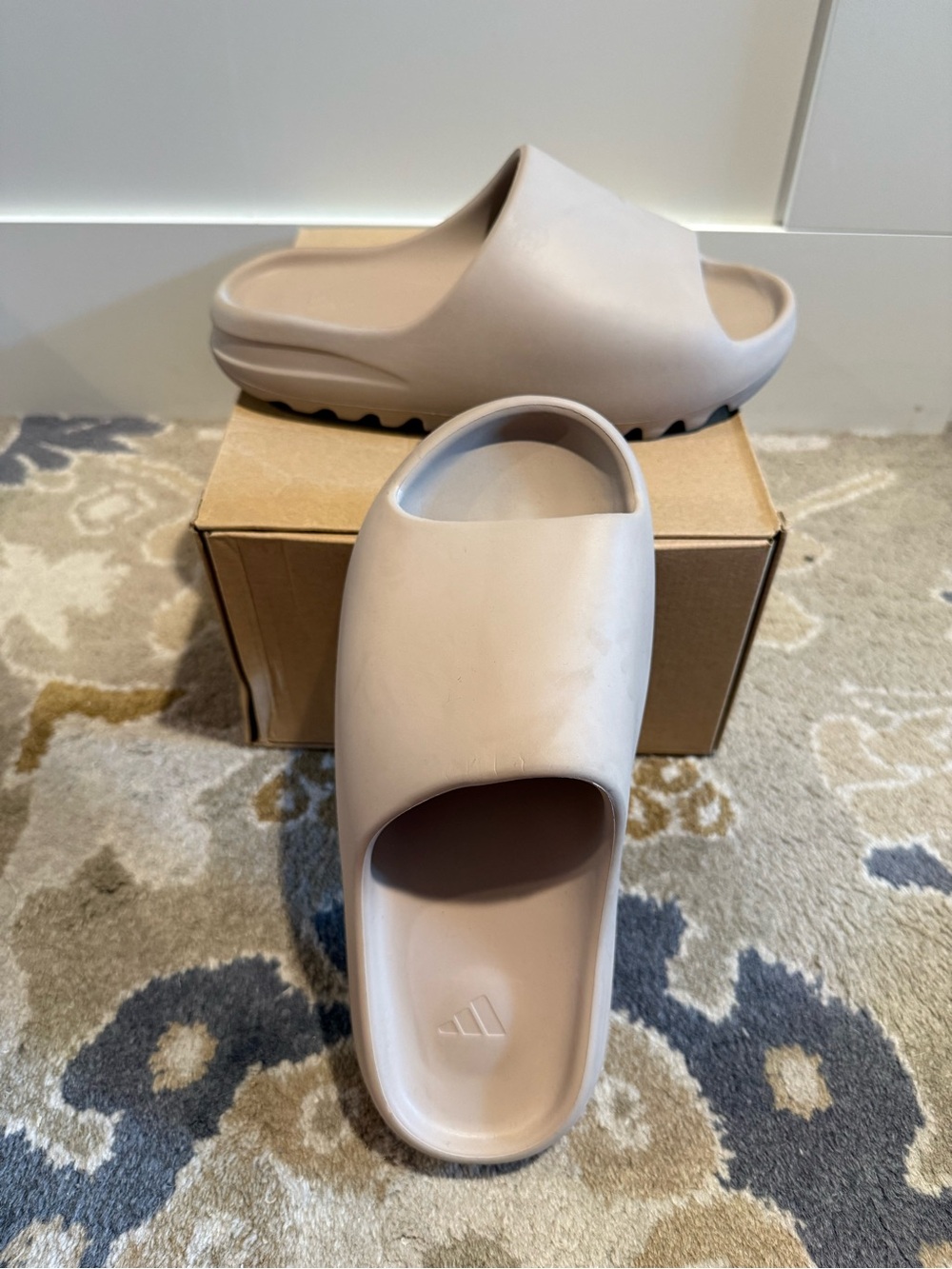 adidas Women’s Slide Size 9 pure